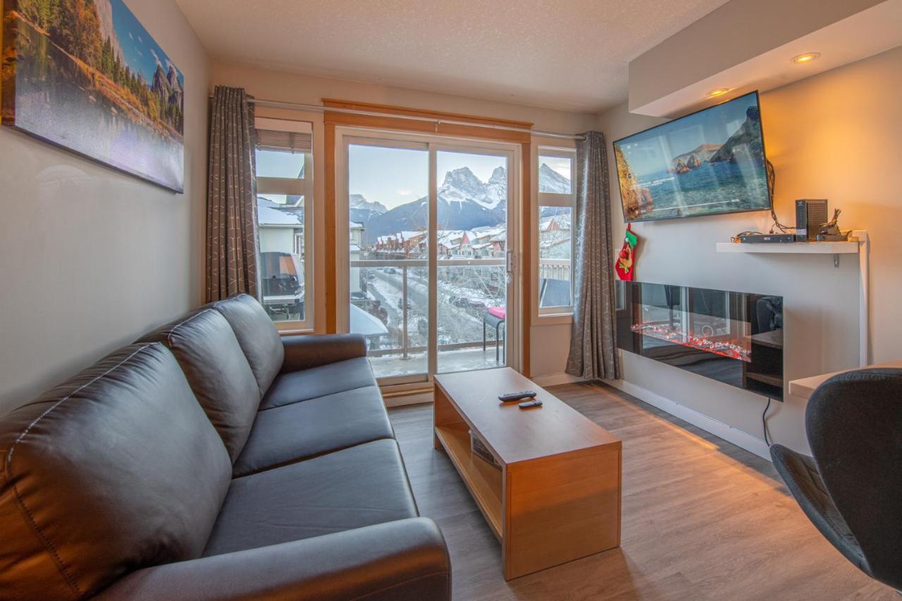 Mountain View 2 Bedroom Condo - Wt Top Floor-401 Canmore Bagian luar foto